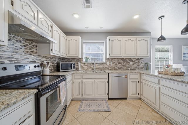 9409 E 100th Street, Tulsa, OK 74133