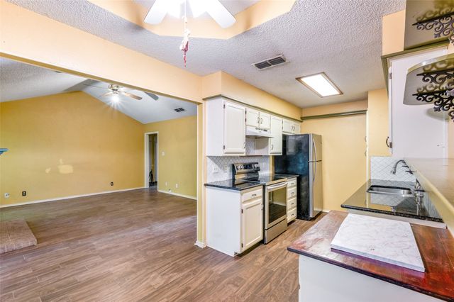 813 Royal Meadows Street, Denton, TX 76209