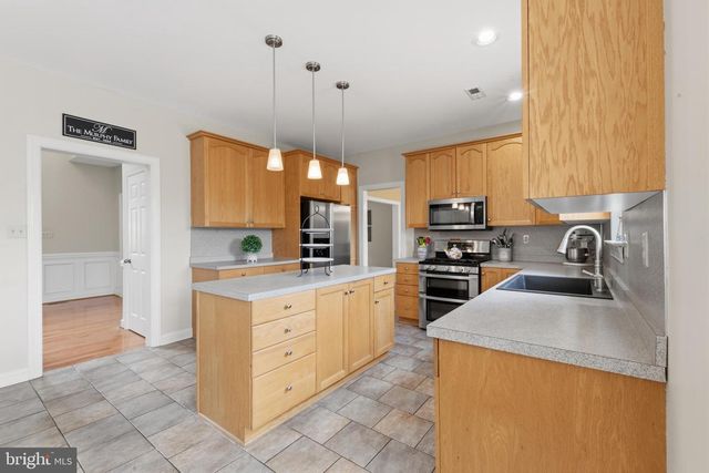 2051 LOCKERBIE RD, Schwenksville, PA 19473