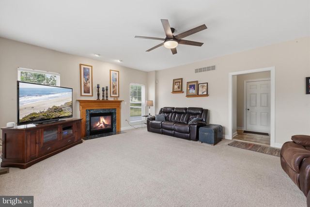 2051 LOCKERBIE RD, Schwenksville, PA 19473