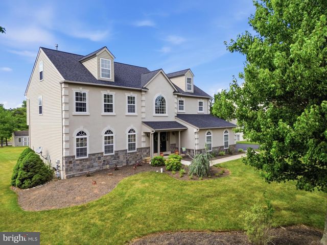 2051 LOCKERBIE RD, Schwenksville, PA 19473