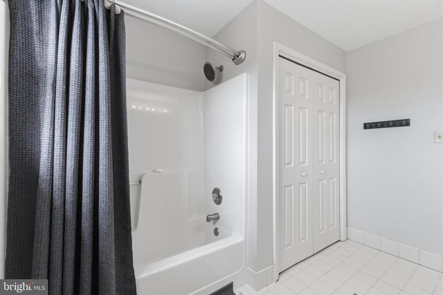 2051 LOCKERBIE RD, Schwenksville, PA 19473