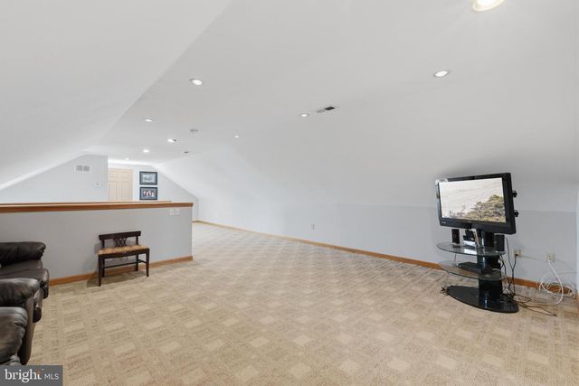 2051 LOCKERBIE RD, Schwenksville, PA 19473