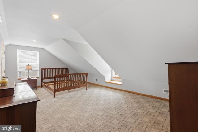 2051 LOCKERBIE RD, Schwenksville, PA 19473