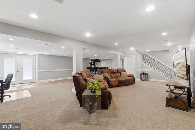 2051 LOCKERBIE RD, Schwenksville, PA 19473