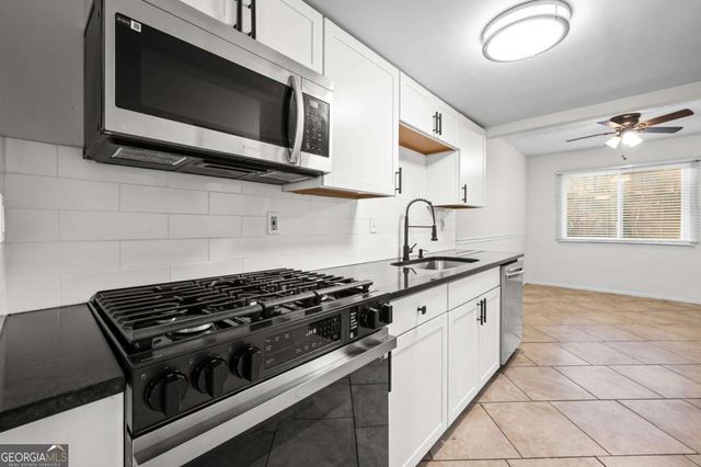 579 Northridge Cros Drive, Atlanta, GA 30350