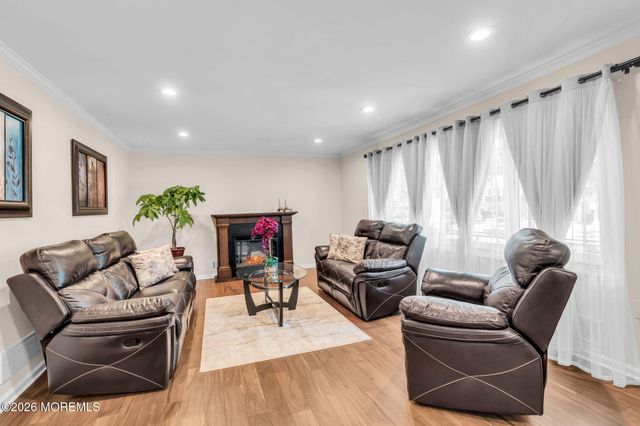 13 Jeffrey Lane, East Windsor, NJ 08520