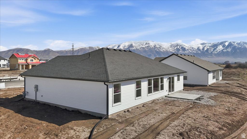 Image 4 of property listing at 233 W 1470 S, Tremonton, UT 84337