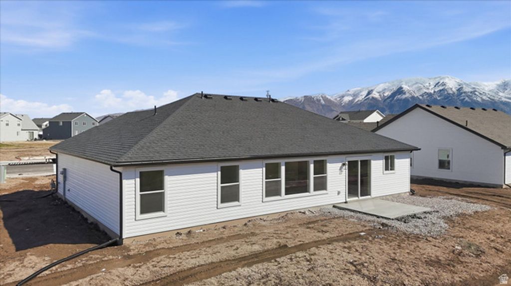 Image 5 of property listing at 233 W 1470 S, Tremonton, UT 84337