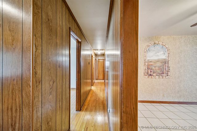 715 W 4th Street, Skiatook, OK 74070