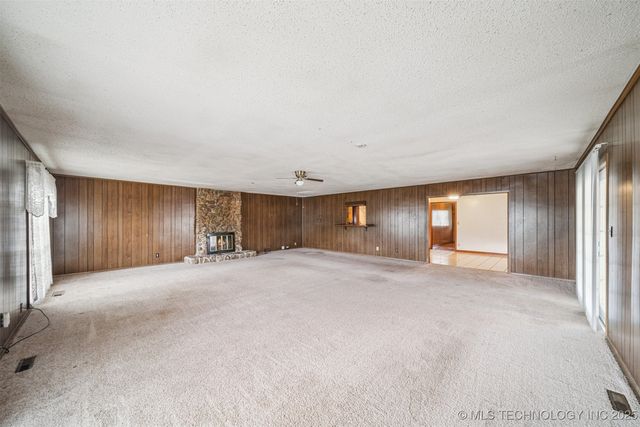 715 W 4th Street, Skiatook, OK 74070