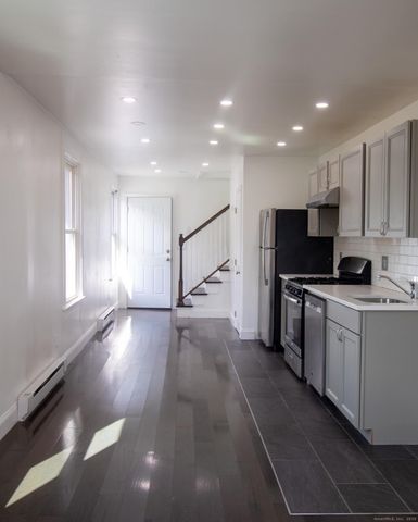 78 West Street 2A, New London, CT 06320