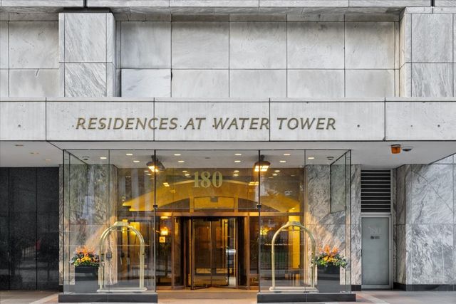 180 E PEARSON Street 4002, Chicago, IL 60611