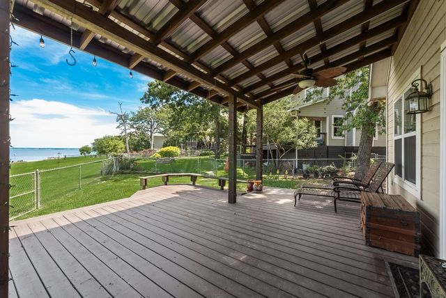 1016 Shoreline Drive, West Tawakoni, TX 75474
