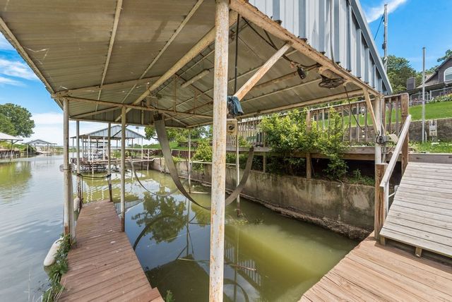 1016 Shoreline Drive, West Tawakoni, TX 75474