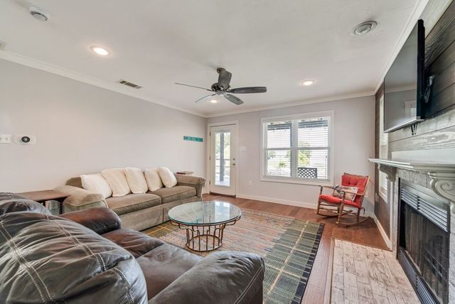 1016 Shoreline Drive, West Tawakoni, TX 75474