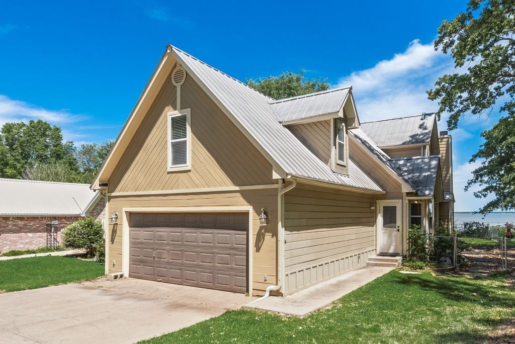 1016 Shoreline Drive, West Tawakoni, TX 75474
