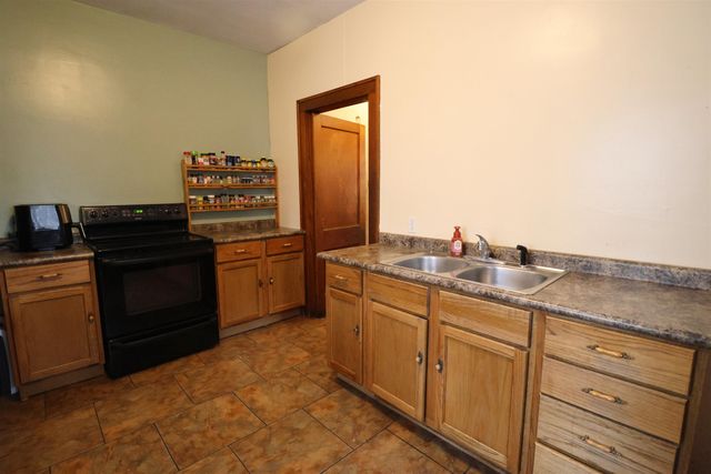 116 S 9th St, Salina, KS 67401