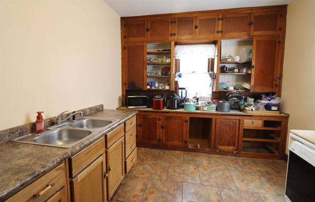 116 S 9th St, Salina, KS 67401