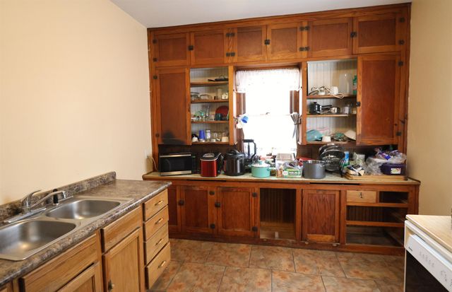 116 S 9th St, Salina, KS 67401