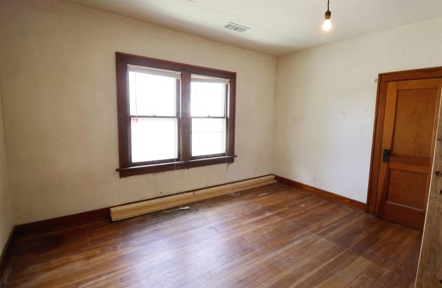 116 S 9th St, Salina, KS 67401
