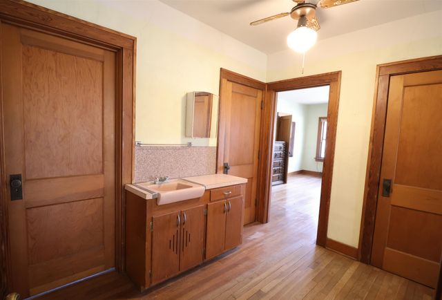 116 S 9th St, Salina, KS 67401