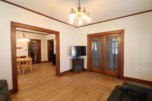 116 S 9th St, Salina, KS 67401