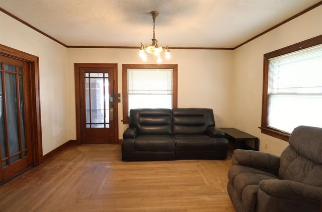 116 S 9th St, Salina, KS 67401