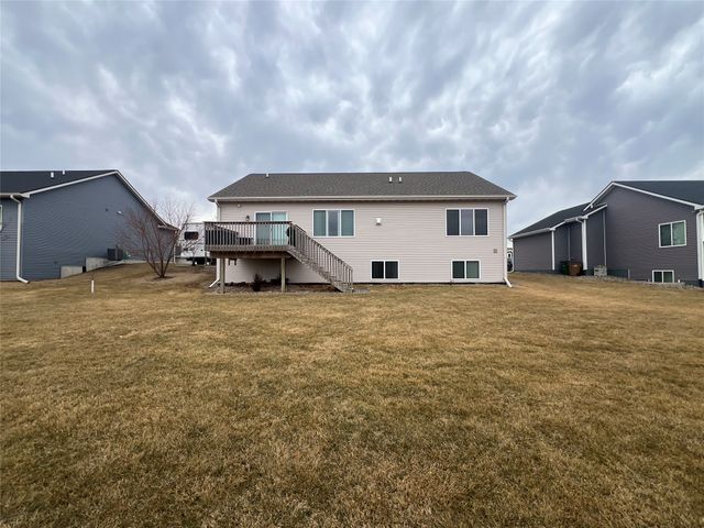 831 Lost Lake Drive, Polk City, IA 50226