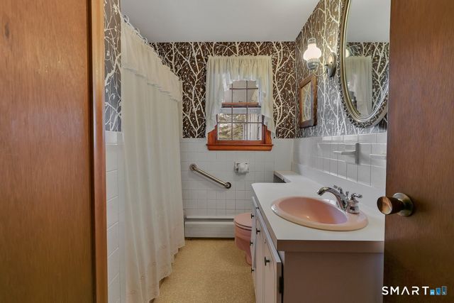 34 Dean Drive, East Hartford, CT 06118