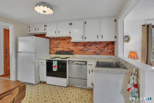 34 Dean Drive, East Hartford, CT 06118