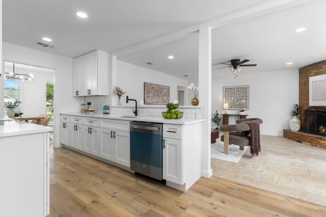1815 Lakemont Drive, Arlington, TX 76013
