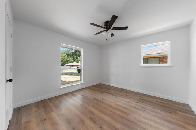 1815 Lakemont Drive, Arlington, TX 76013