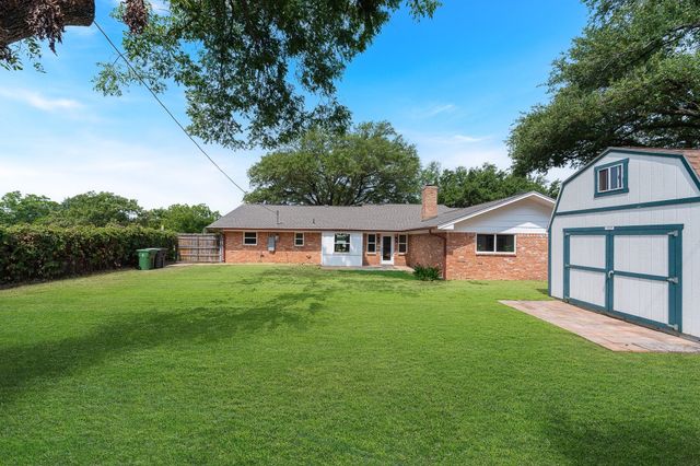 1815 Lakemont Drive, Arlington, TX 76013