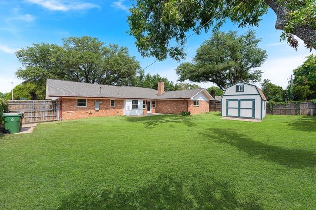 1815 Lakemont Drive, Arlington, TX 76013