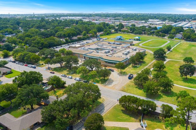 1815 Lakemont Drive, Arlington, TX 76013
