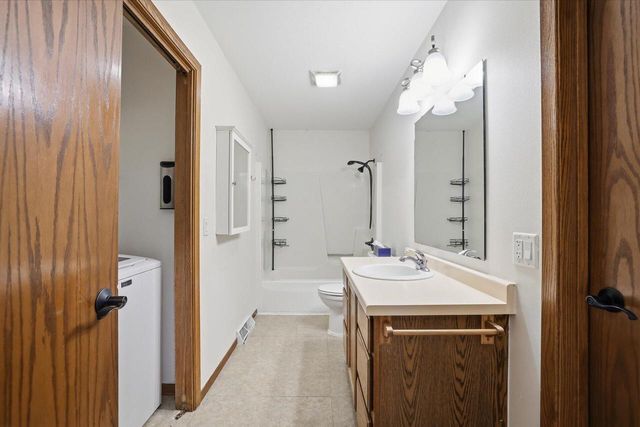 2190 North Shore DRIVE, East Troy, WI 53120