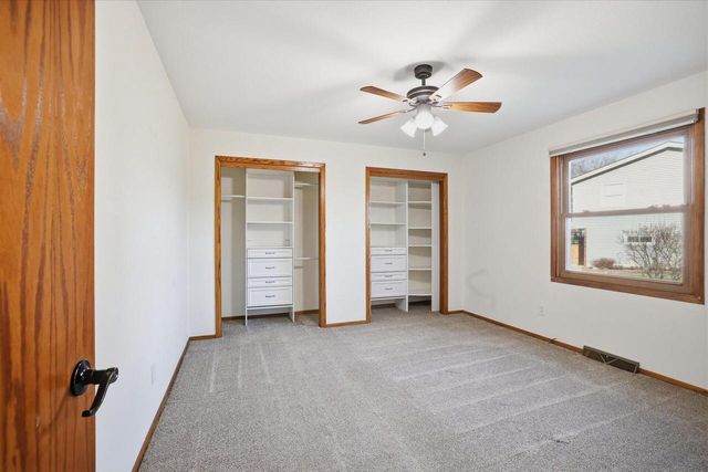 2190 North Shore DRIVE, East Troy, WI 53120