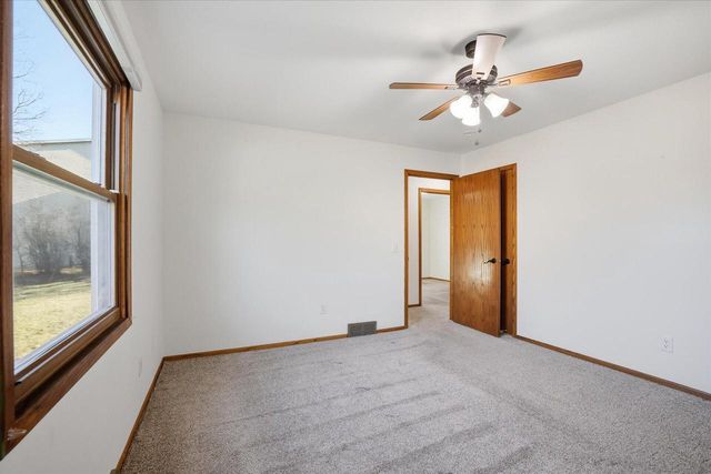 2190 North Shore DRIVE, East Troy, WI 53120