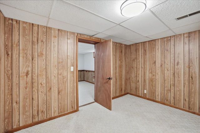 2190 North Shore DRIVE, East Troy, WI 53120