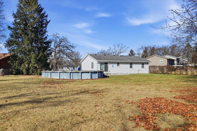 2190 North Shore DRIVE, East Troy, WI 53120