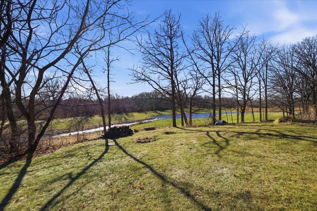 2190 North Shore DRIVE, East Troy, WI 53120