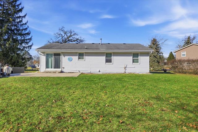 2190 North Shore DRIVE, East Troy, WI 53120