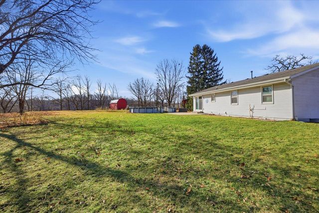 2190 North Shore DRIVE, East Troy, WI 53120