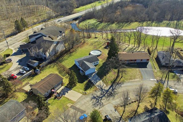 2190 North Shore DRIVE, East Troy, WI 53120