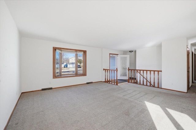 2190 North Shore DRIVE, East Troy, WI 53120