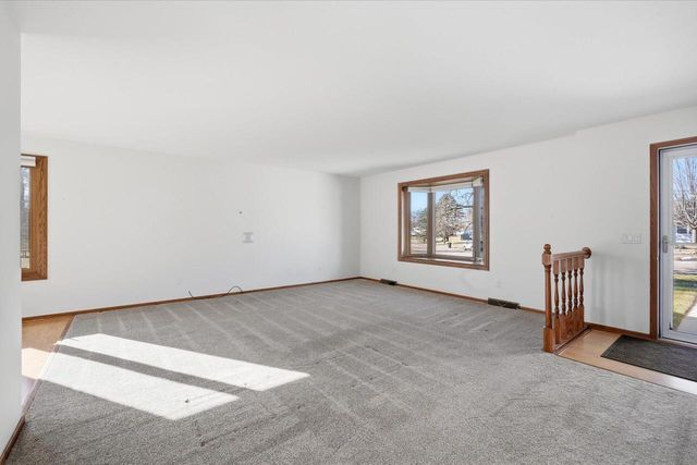 2190 North Shore DRIVE, East Troy, WI 53120