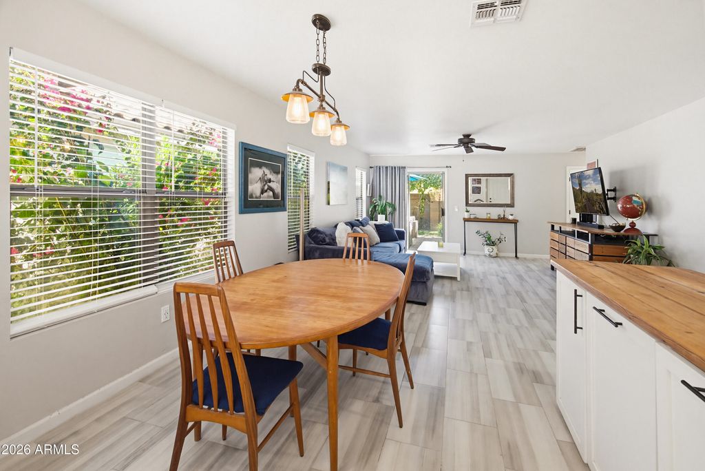 Image 10 of property listing at 18611 N 22ND Street 5, Phoenix, AZ 85024