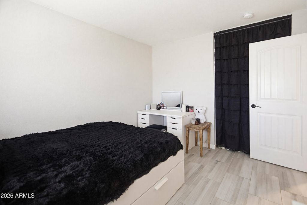 Image 21 of property listing at 18611 N 22ND Street 5, Phoenix, AZ 85024