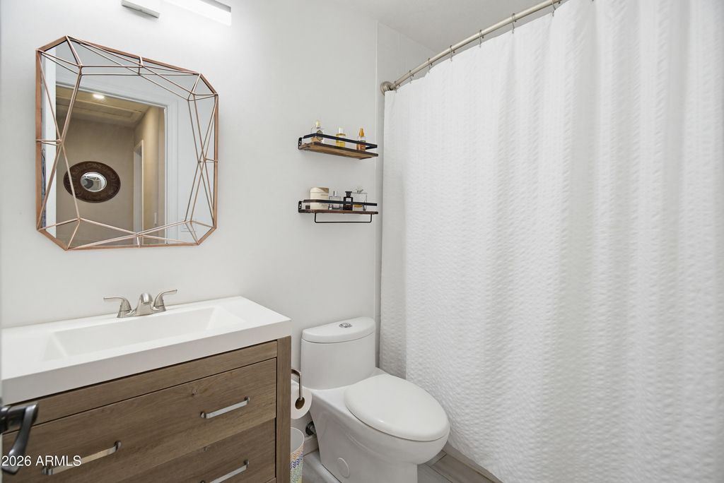Image 23 of property listing at 18611 N 22ND Street 5, Phoenix, AZ 85024
